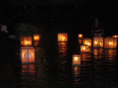 “灯笼漂流”祭